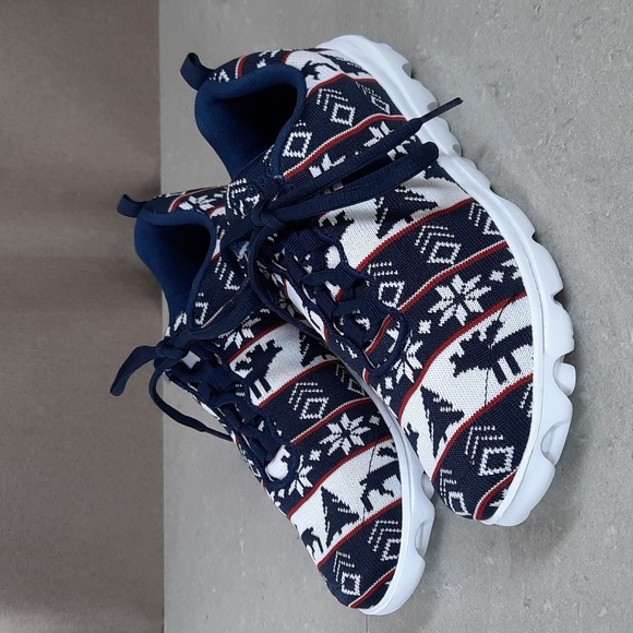 Propet TravelActiv navy, red, and white reindeer knit mesh sneakers, size 8 - Picture 1 of 9